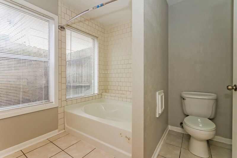 1,945/Mo, 7707 Leafbrook Lane Spring, TX 77379 Main Bathroom View 2