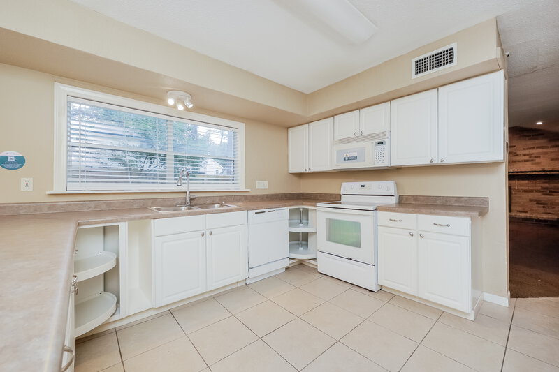 1,950/Mo, 4466 W Cypress Villas Dr Spring, TX 77379 Kitchen View