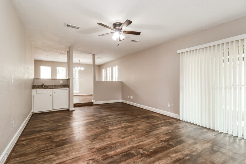 1,705/Mo, 17803 Villa Way Dr Spring, TX 77379 Family Room View 2