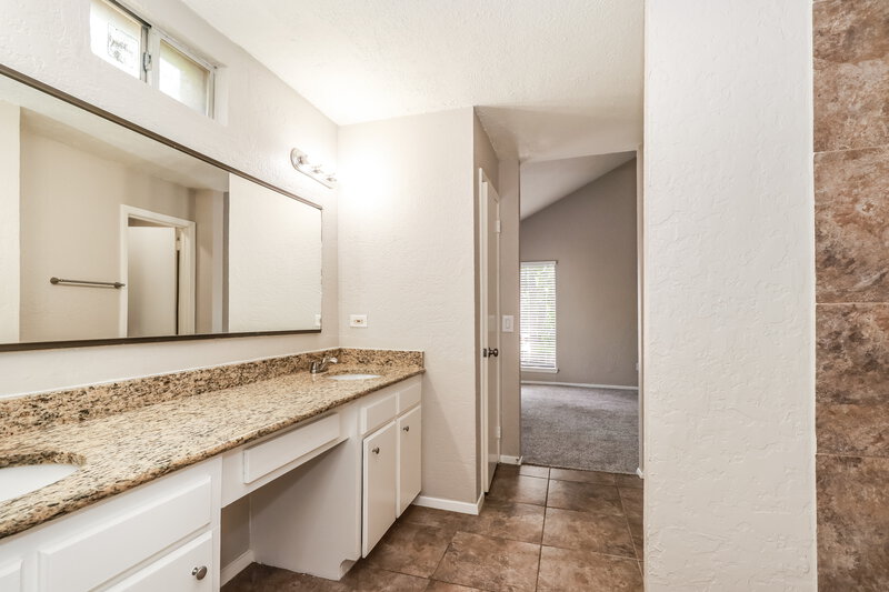 1,705/Mo, 17803 Villa Way Dr Spring, TX 77379 Main Bathroom View 2