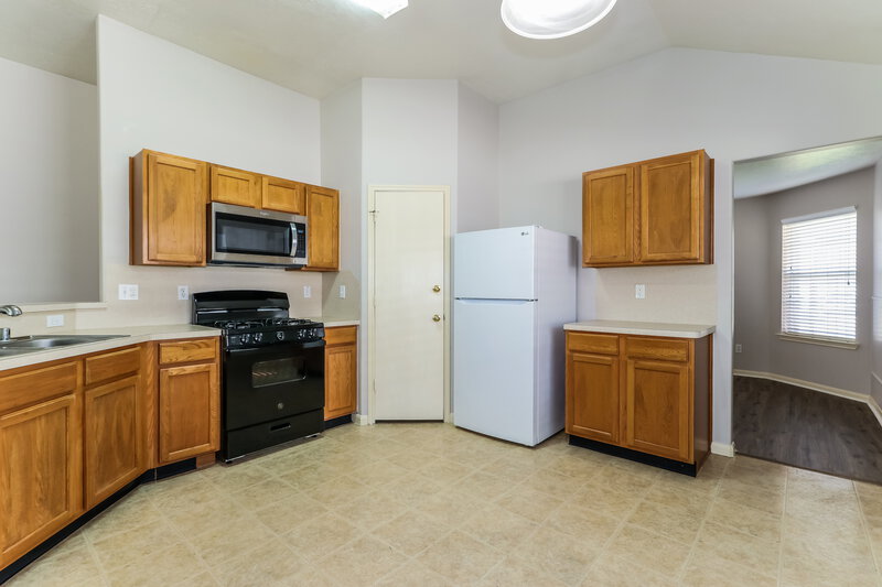 1,900/Mo, 29130 Fox Fountain Ln Spring, TX 77386 Kitchen View 2