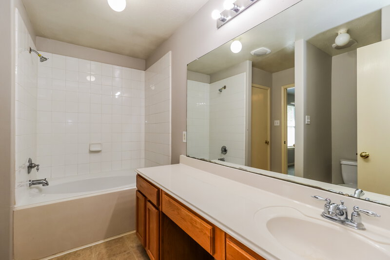 1,900/Mo, 29130 Fox Fountain Ln Spring, TX 77386 Bathroom View