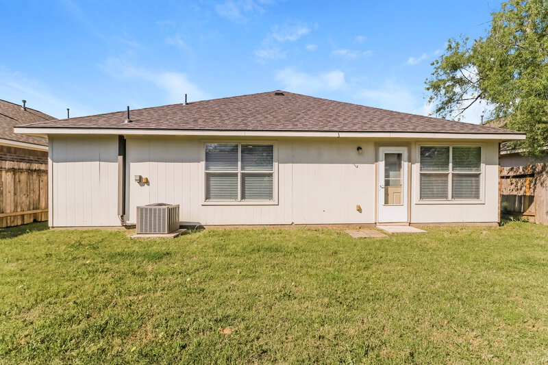 1,900/Mo, 29130 Fox Fountain Ln Spring, TX 77386 Rear View