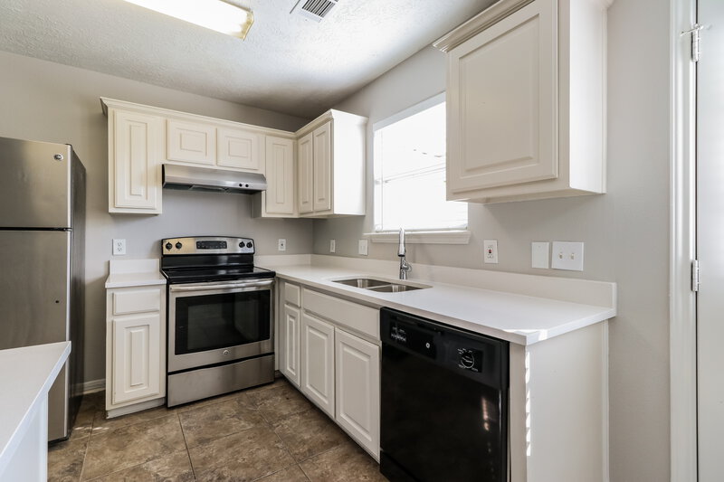 2,120/Mo, 4815 Comal River Loop Spring, TX 77386 Kitchen View 3