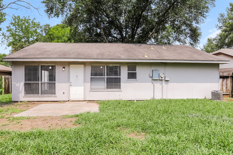 0/Mo, 21102 Fernhollow Ln Spring, TX 77388 Rear View