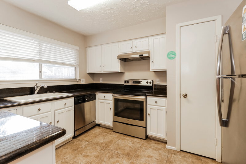 1,660/Mo, 21002 Ironcrest Ln Spring, TX 77388 Kitchen View