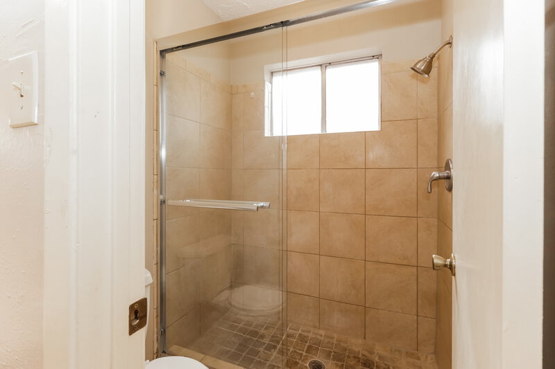 1,660/Mo, 21002 Ironcrest Ln Spring, TX 77388 Main Bathroom View 2