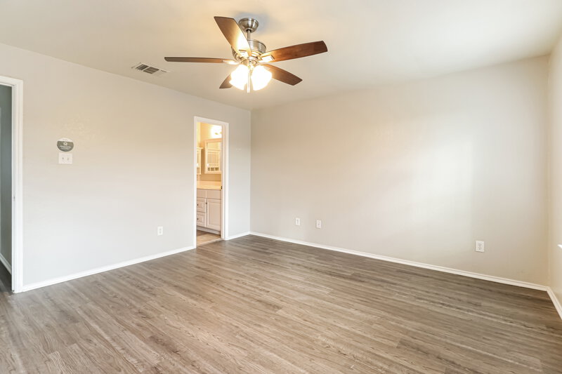 1,795/Mo, 5002 Roth Forest Ln Spring, TX 77389 Main Bedroom View