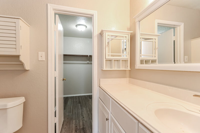1,795/Mo, 5002 Roth Forest Ln Spring, TX 77389 Main Bathroom View