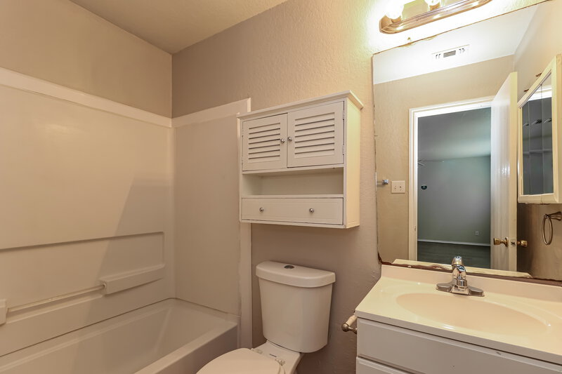 1,795/Mo, 5002 Roth Forest Ln Spring, TX 77389 Bathroom View