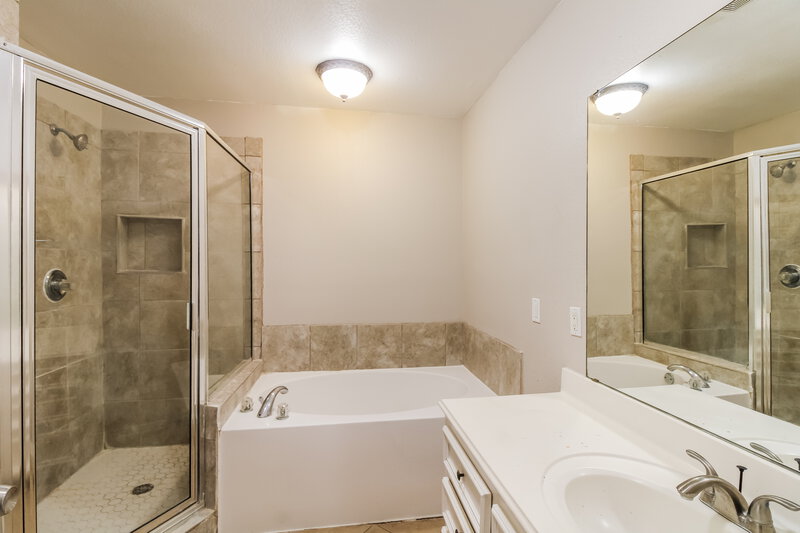 2,045/Mo, 14017 Rawlings St Humble, TX 77396 Main Bathroom View