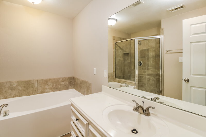 2,045/Mo, 14017 Rawlings St Humble, TX 77396 Main Bathroom View 2