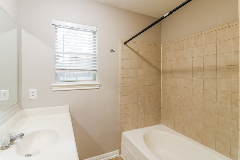 2,045/Mo, 14017 Rawlings St Humble, TX 77396 Bathroom View