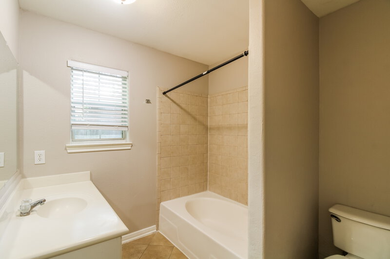 2,045/Mo, 14017 Rawlings St Humble, TX 77396 Bathroom View 2