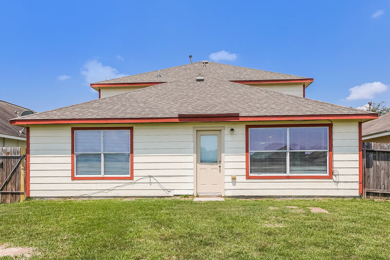 2,345/Mo, 1715 Wooded Acres Dr Humble, TX 77396 Rear View