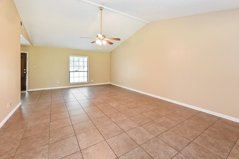 1,895/Mo, 7310 Roadrunner Ln Humble, TX 77396 Living Room View 2