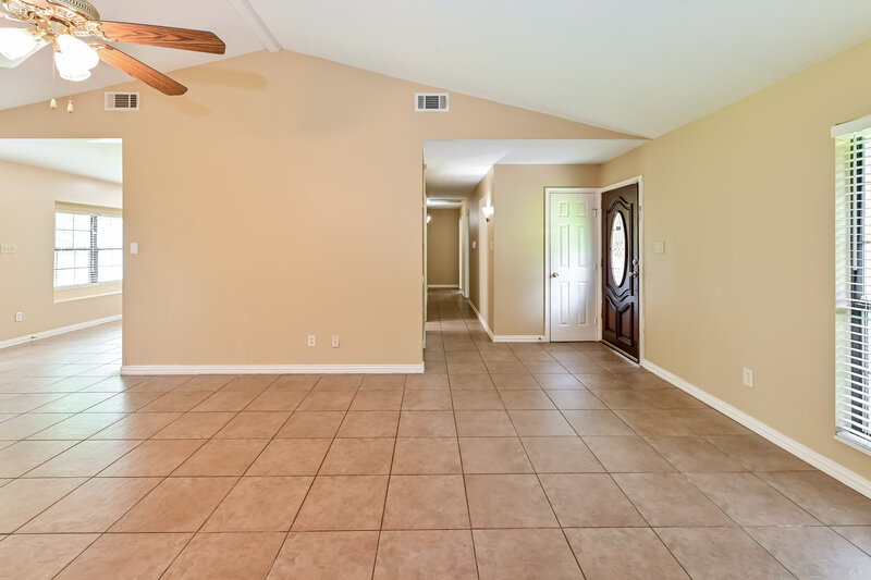 1,895/Mo, 7310 Roadrunner Ln Humble, TX 77396 Living Room View 4