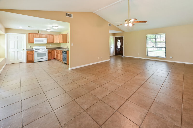 1,895/Mo, 7310 Roadrunner Ln Humble, TX 77396 Living Room View 5