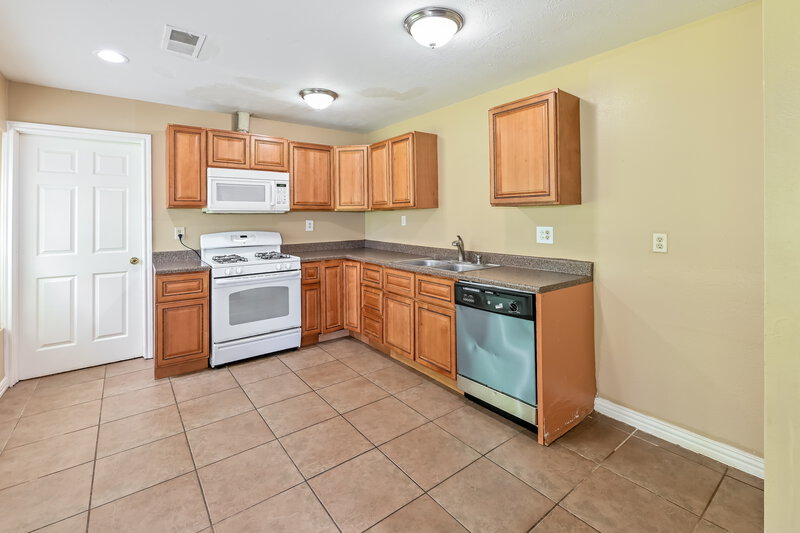 1,895/Mo, 7310 Roadrunner Ln Humble, TX 77396 Kitchen View 2