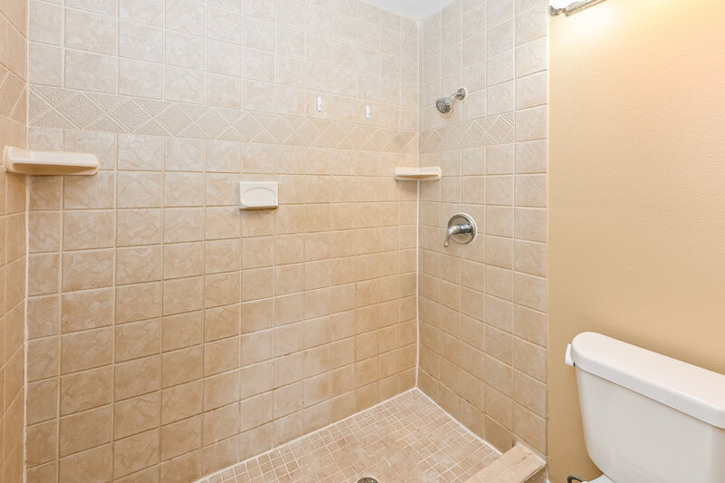 1,895/Mo, 7310 Roadrunner Ln Humble, TX 77396 Main Bathroom View 2