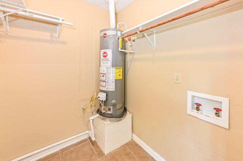 1,895/Mo, 7310 Roadrunner Ln Humble, TX 77396 Laundry Room View