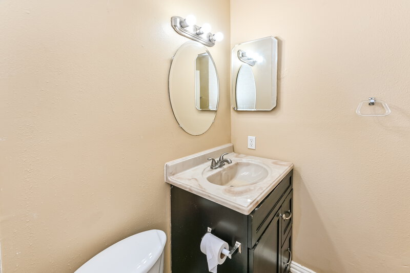 1,895/Mo, 7310 Roadrunner Ln Humble, TX 77396 Bathroom View 2