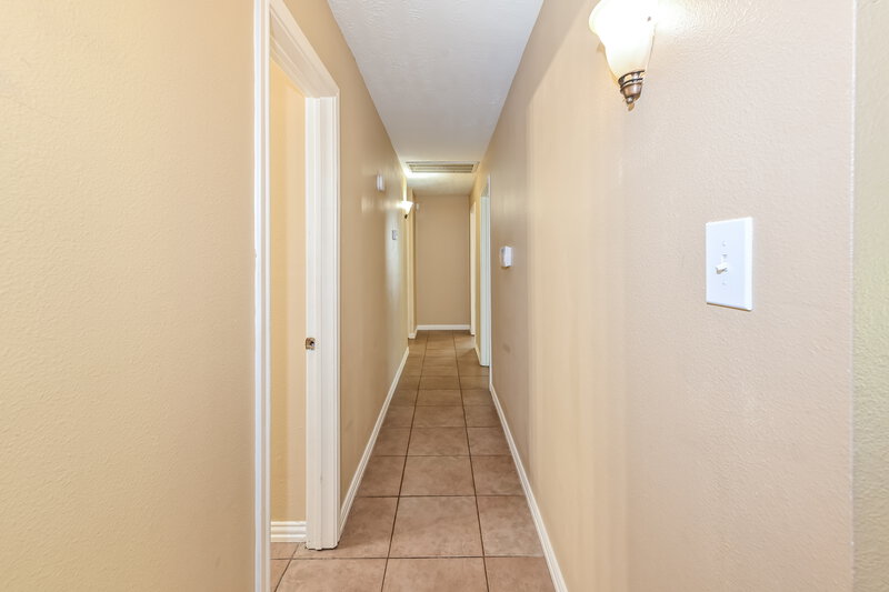 1,895/Mo, 7310 Roadrunner Ln Humble, TX 77396 Hallway View