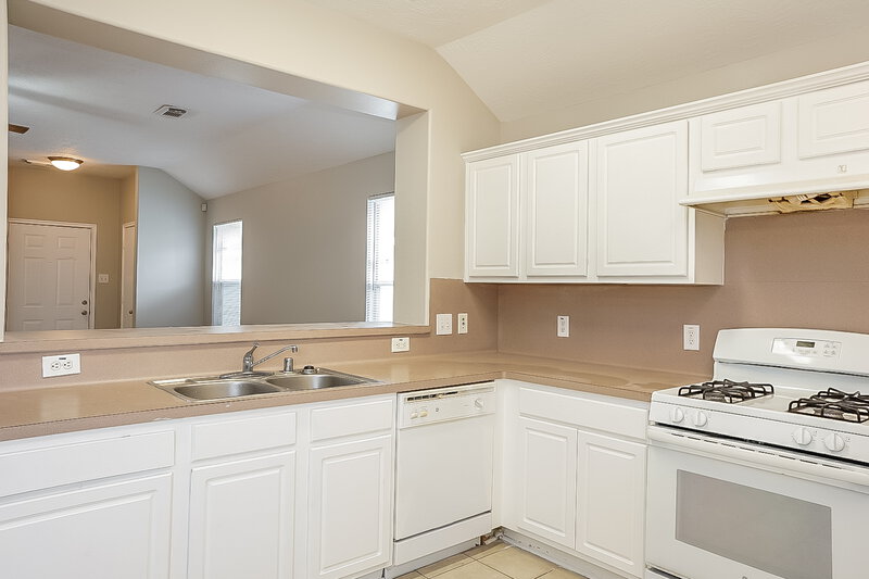 2,165/Mo, 11511 Harbour Lake Ct Humble, TX 77396 Kitchen View 2