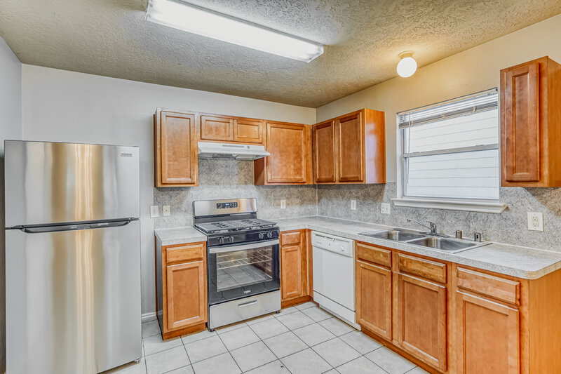 1,720/Mo, 17406 Wigeon Way Dr Humble, TX 77396 Kitchen View 2