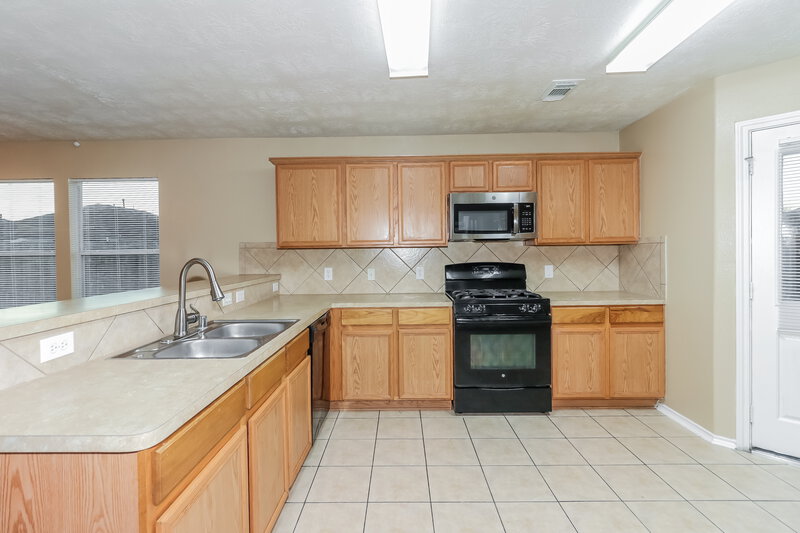 2,005/Mo, 15115 Roche Rock Dr Humble, TX 77396 Kitchen View