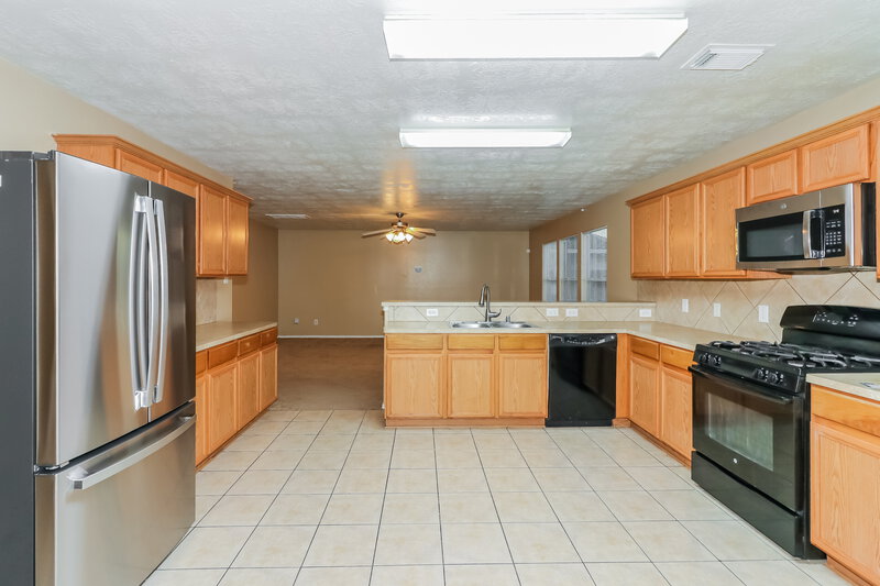 2,005/Mo, 15115 Roche Rock Dr Humble, TX 77396 Kitchen View 2