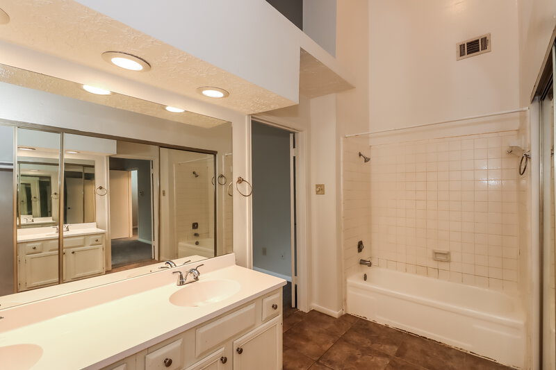 1,705/Mo, 16602 Quiet Trail Dr Humble, TX 77396 Main Bathroom View