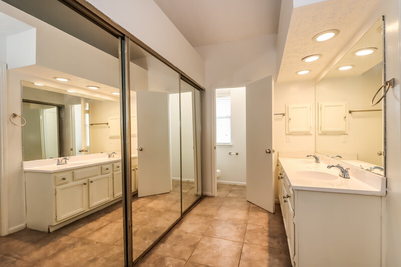 1,705/Mo, 16602 Quiet Trail Dr Humble, TX 77396 Main Bathroom View 2