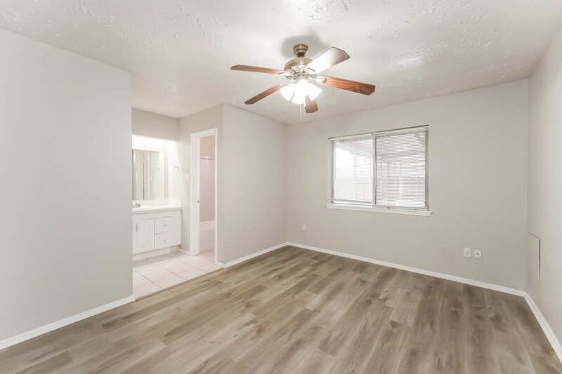 2,680/Mo, 15218 Heron Park Dr Humble, TX 77396 Main Bedroom View 2