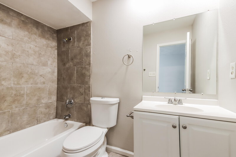 2,080/Mo, 2807 Killdeer Ln Humble, TX 77396 Bathroom View