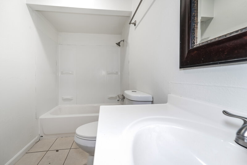 2,640/Mo, 2839 Canary Ln Humble, TX 77396 Main Bathroom View