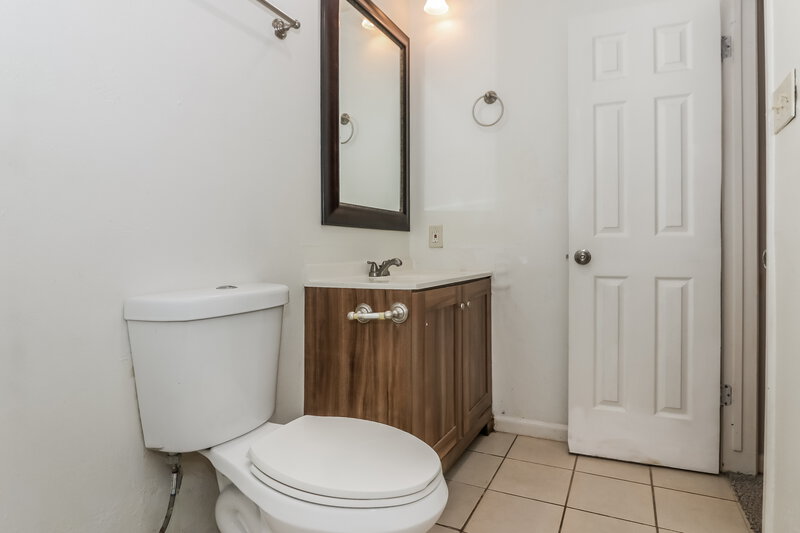 1,780/Mo, 2839 Canary Ln Humble, TX 77396 Main Bathroom View 2