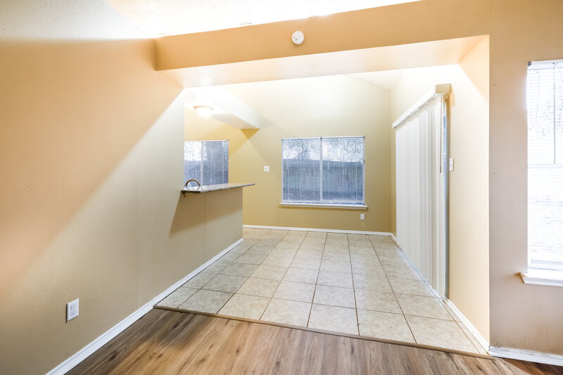 1,680/Mo, 15911 Wax Bill Ct Humble, TX 77396 Dining Room View 2