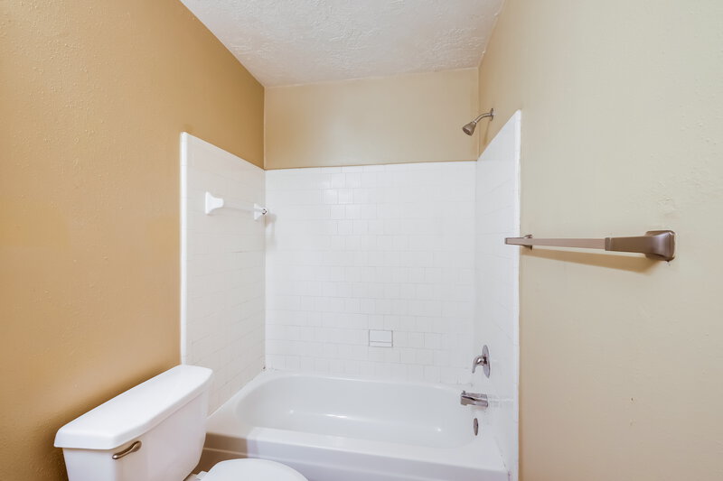 1,680/Mo, 15911 Wax Bill Ct Humble, TX 77396 Main Bathroom View