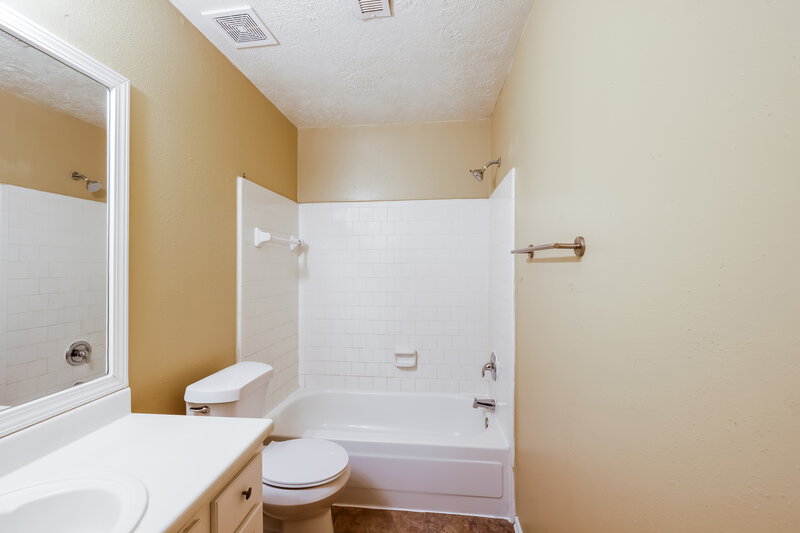1,680/Mo, 15911 Wax Bill Ct Humble, TX 77396 Bathroom View