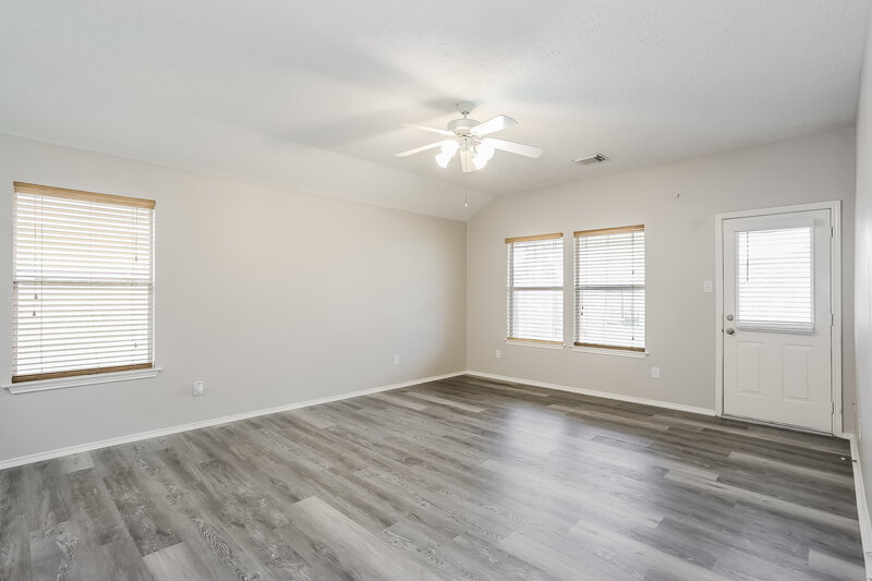 0/Mo, 11410 Moonlight Ridge Dr Humble, TX 77396 Living Room View