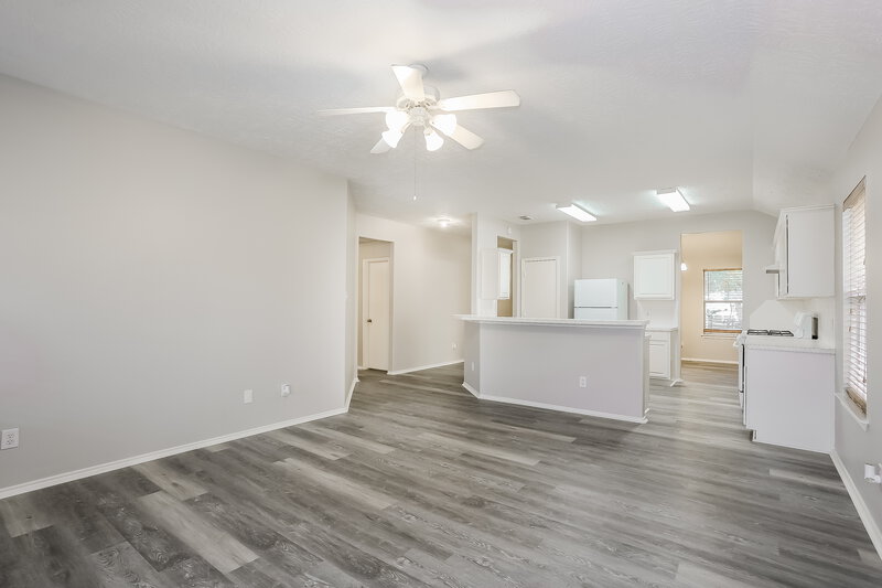 0/Mo, 11410 Moonlight Ridge Dr Humble, TX 77396 Living Room View 2