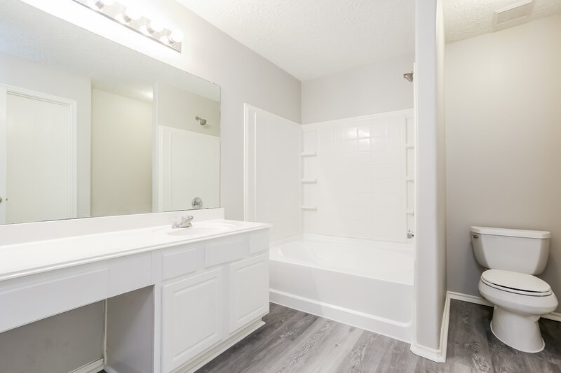 0/Mo, 11410 Moonlight Ridge Dr Humble, TX 77396 Main Bathroom View