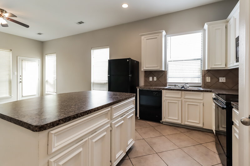 2,095/Mo, 19802 Middlegate Ln Richmond, TX 77407 Kitchen View