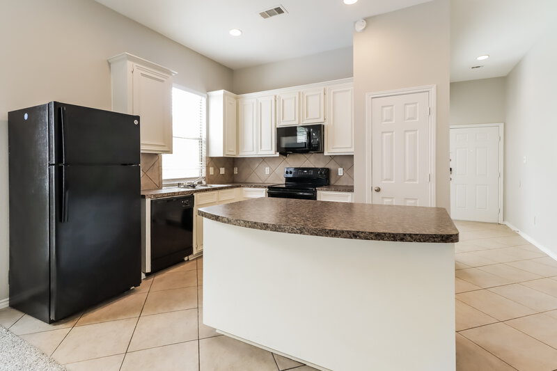 2,095/Mo, 19802 Middlegate Ln Richmond, TX 77407 Kitchen View 2