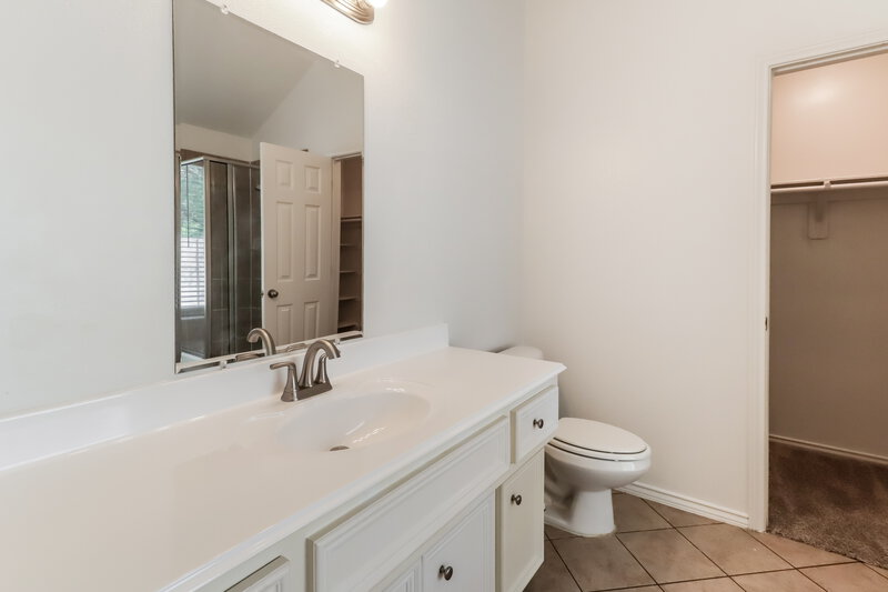 2,095/Mo, 19802 Middlegate Ln Richmond, TX 77407 Main Bathroom View