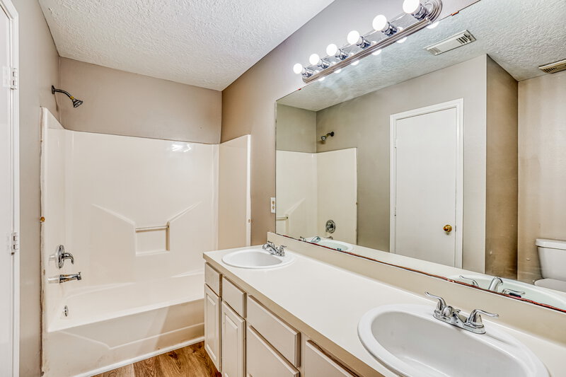 1,795/Mo, 7214 River Pines Dr Cypress, TX 77433 Main Bathroom View