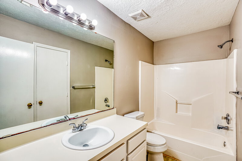 1,795/Mo, 7214 River Pines Dr Cypress, TX 77433 Bathroom View
