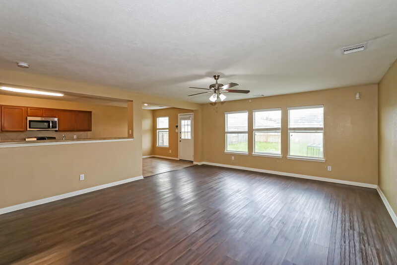2,285/Mo, 20710 Tayman Oaks Dr Cypress, TX 77433 Living Room View