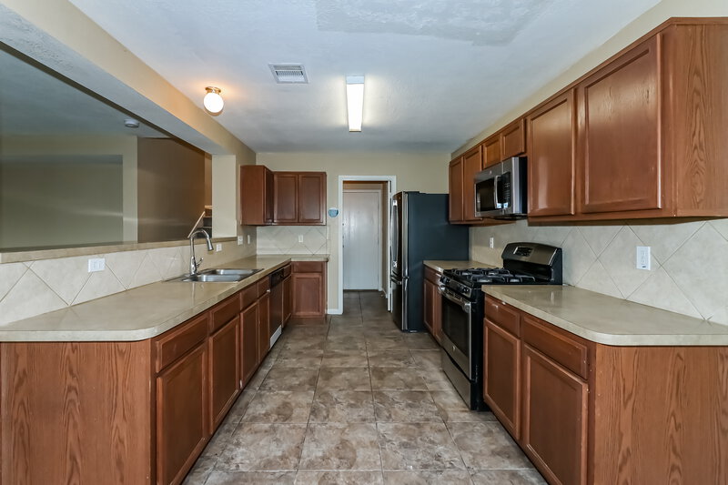 2,285/Mo, 20710 Tayman Oaks Dr Cypress, TX 77433 Kitchen View